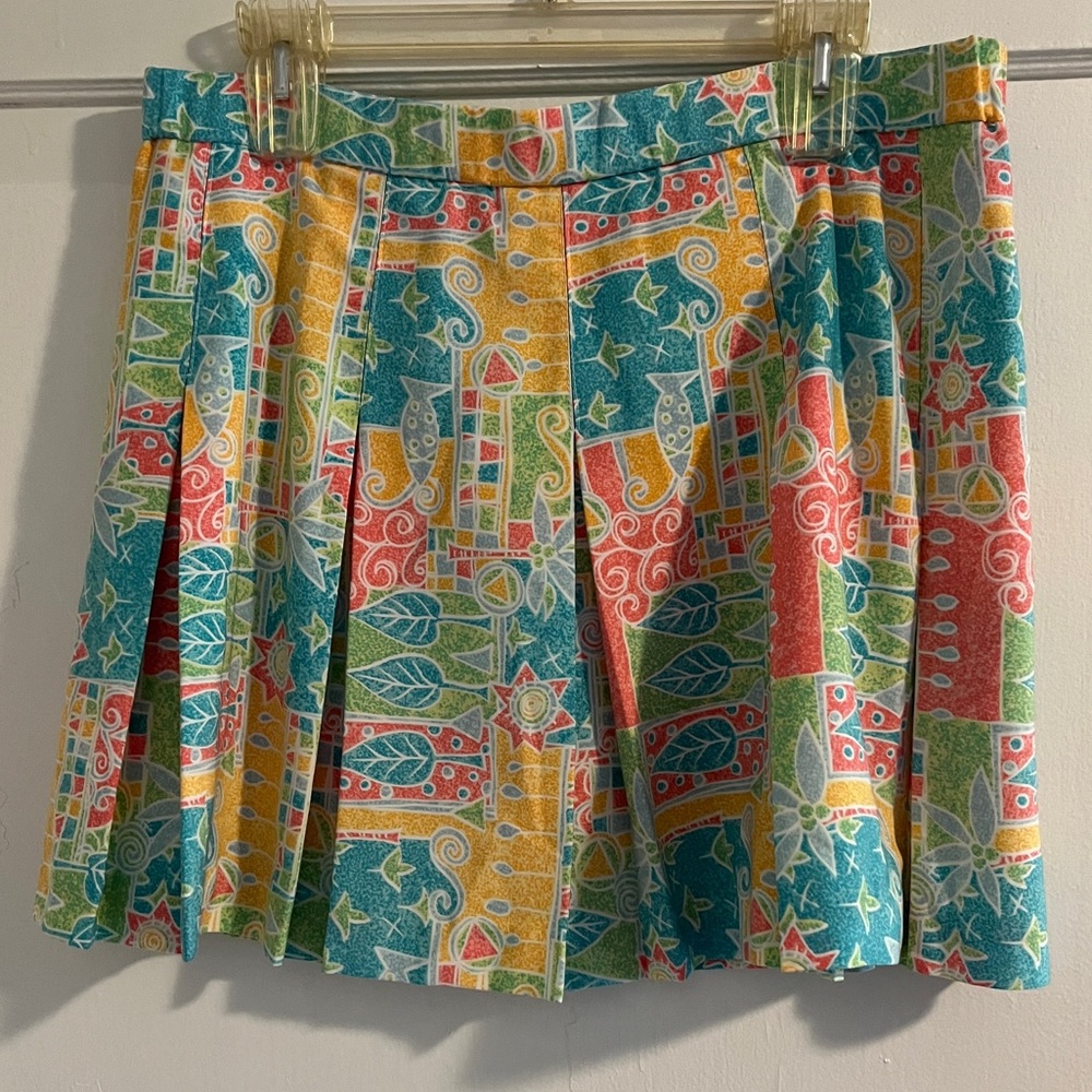 Vintage pleated mini skirt with colorful design